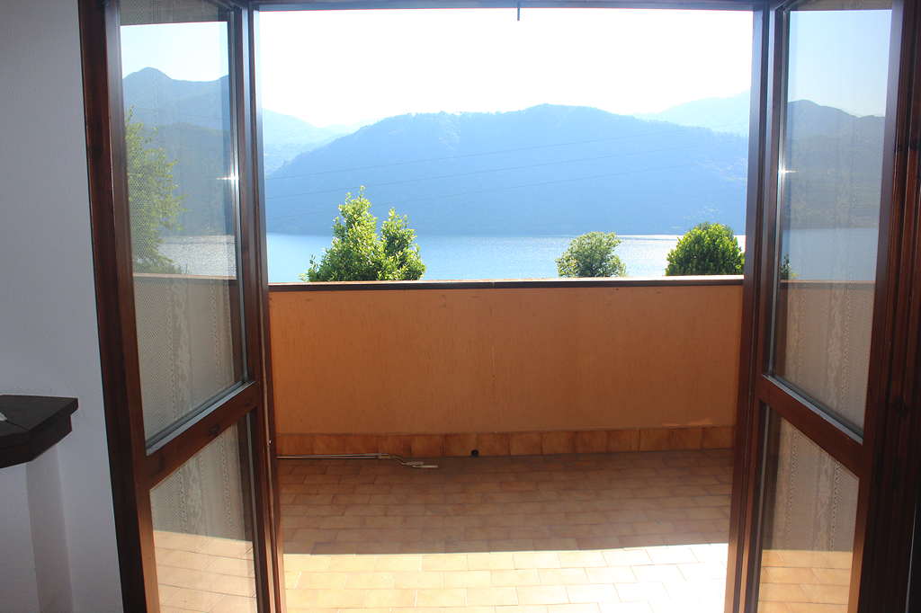 1 - Pettenasco – Poggio Luneglio, villa con stupenda vista lago d Orta e Isola Pettenasco