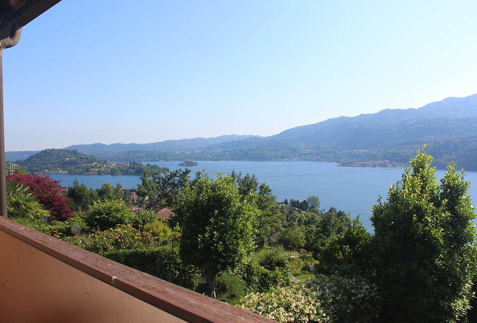 0 - Pettenasco – Poggio Luneglio, villa con stupenda vista lago d Orta e Isola Pettenasco