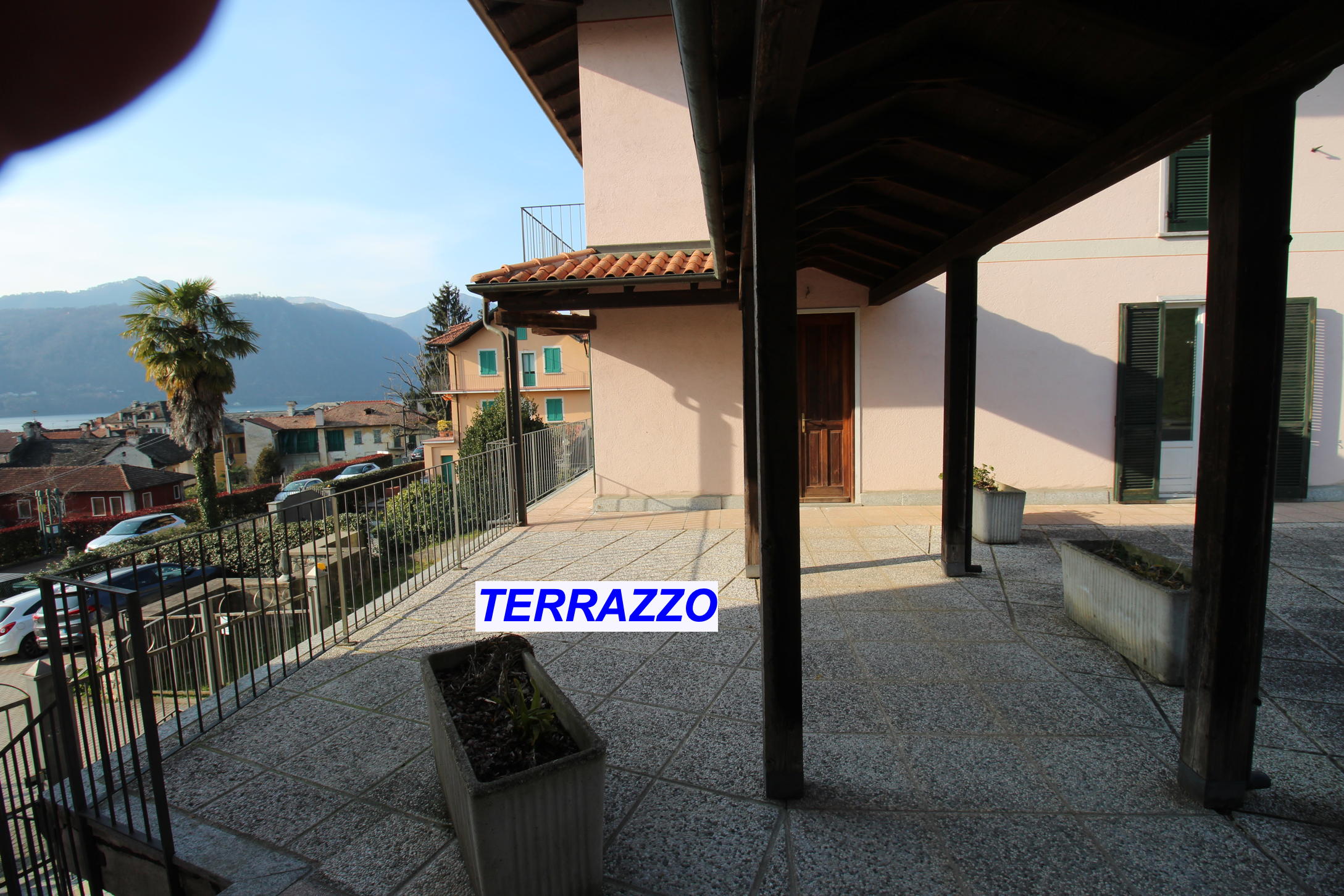 1 -  Orta San Giulio Elegante Appartamento con Giardino e Vista Lago Orta San Giulio