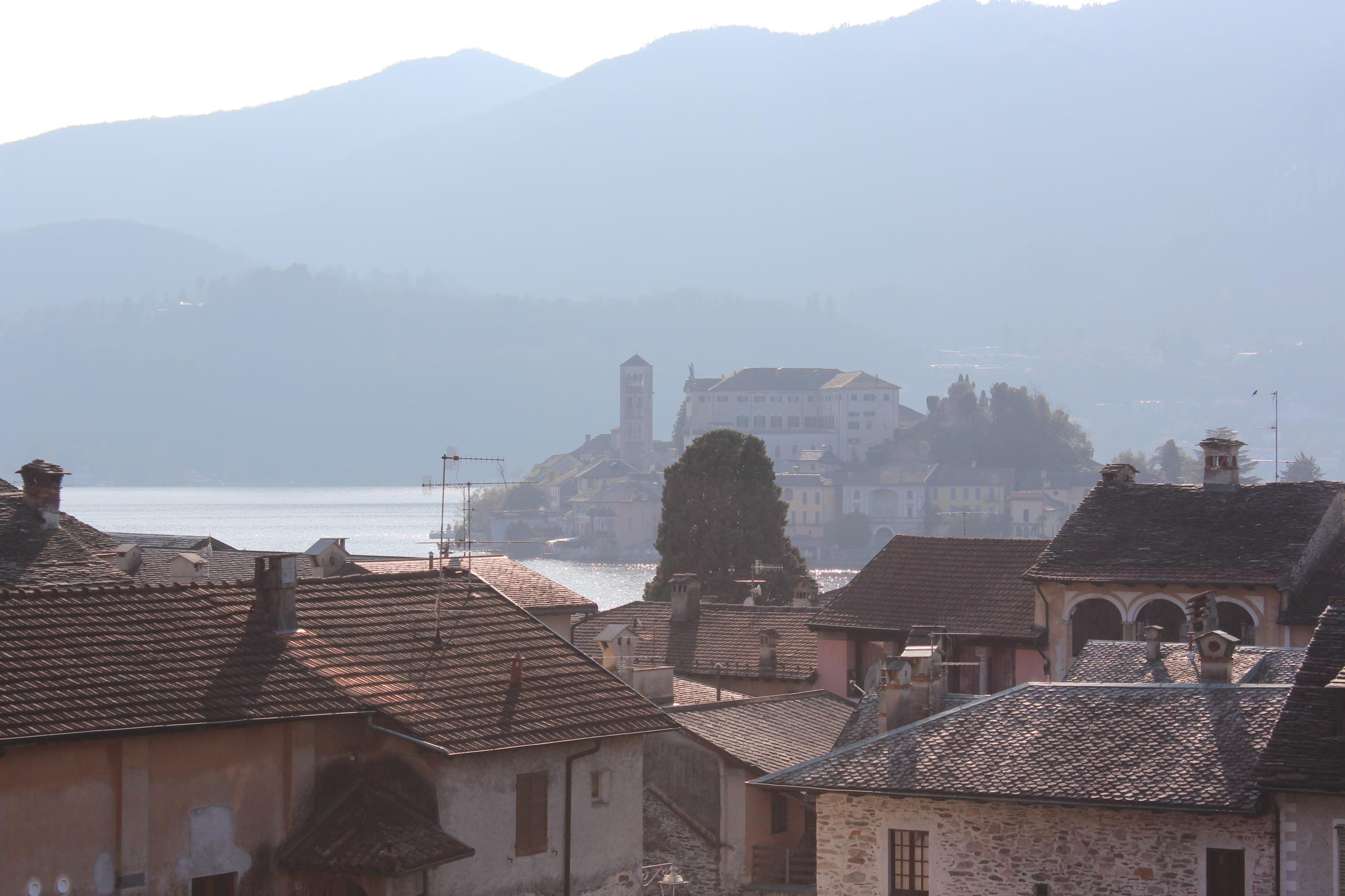 8 -  Orta San Giulio Elegante Appartamento con Giardino e Vista Lago Orta San Giulio