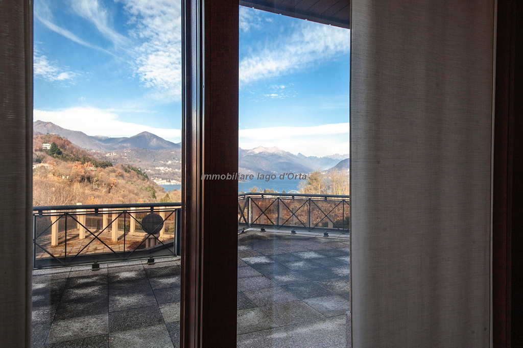 10 - PELLA - lago d'Orta, Incredibile villa contemporanea sulle sponde del Lago d'Orta Pella
