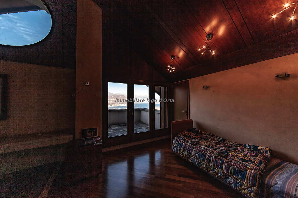 20 - PELLA - lago d'Orta, Incredibile villa contemporanea sulle sponde del Lago d'Orta Pella