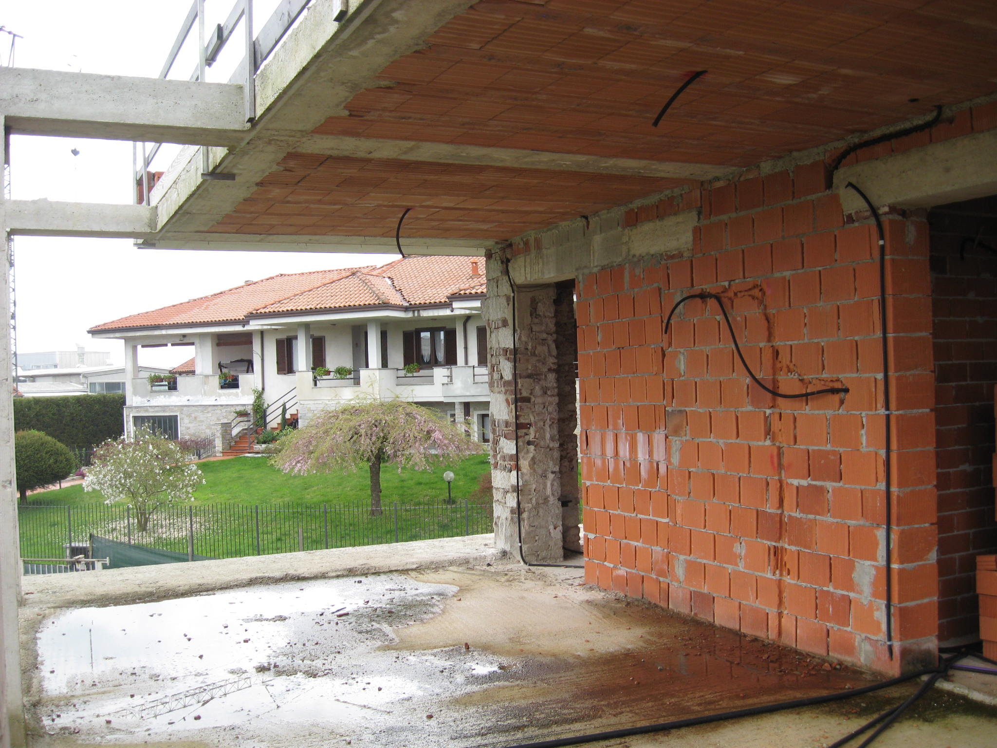 2 - Gargallo, a pochi km dal lago d’Orta villa libera su tre lati in fase di costruzione, Gargallo