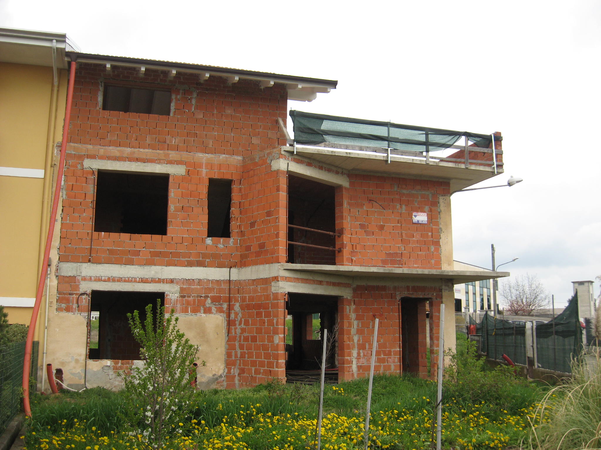 3 - Gargallo, a pochi km dal lago d’Orta villa libera su tre lati in fase di costruzione, Gargallo