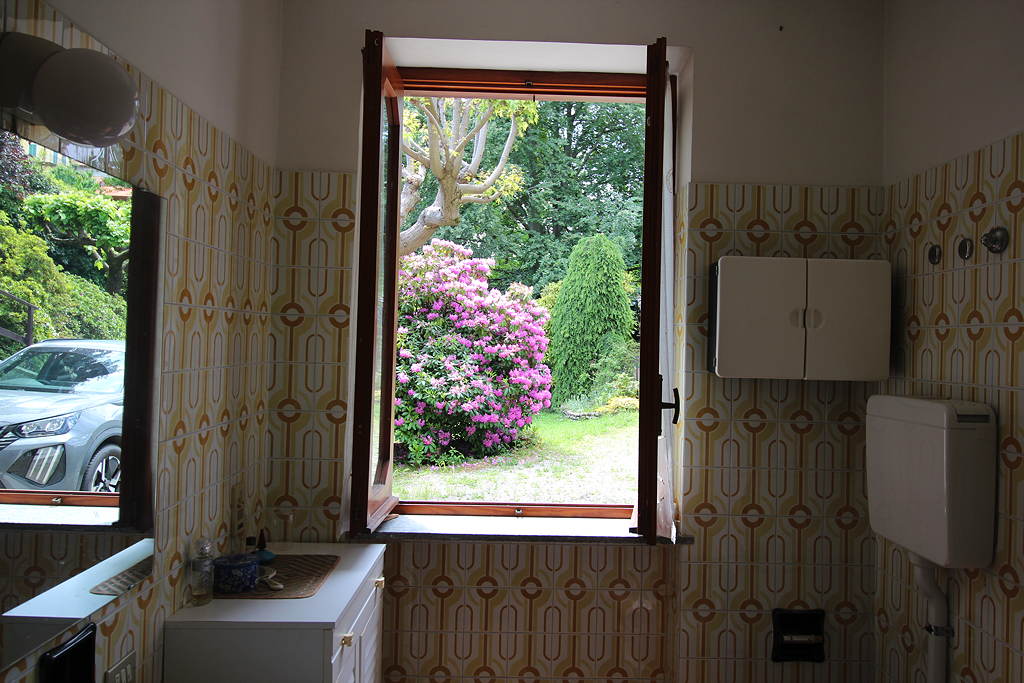 A Colazza, colline tra il Lago d’Orta e il Lago Maggiore, villa panoramica di circa 280 mq commerciali, immersa nel verde e nella tranquillità . COLAZZA 20 - A Colazza, colline tra il Lago d’Orta e il Lago Maggiore, villa panoramica di circa 280 mq commerciali, immersa nel verde e nella tranquillità . COLAZZA
