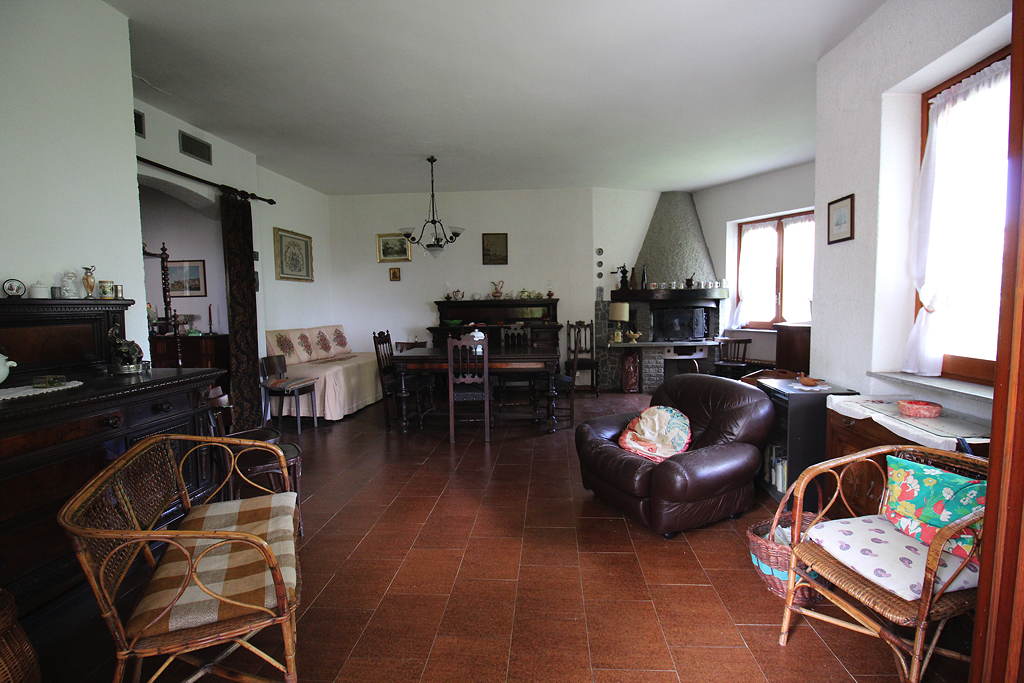 A Colazza, colline tra il Lago d’Orta e il Lago Maggiore, villa panoramica di circa 280 mq commerciali, immersa nel verde e nella tranquillità . COLAZZA 7 - A Colazza, colline tra il Lago d’Orta e il Lago Maggiore, villa panoramica di circa 280 mq commerciali, immersa nel verde e nella tranquillità . COLAZZA