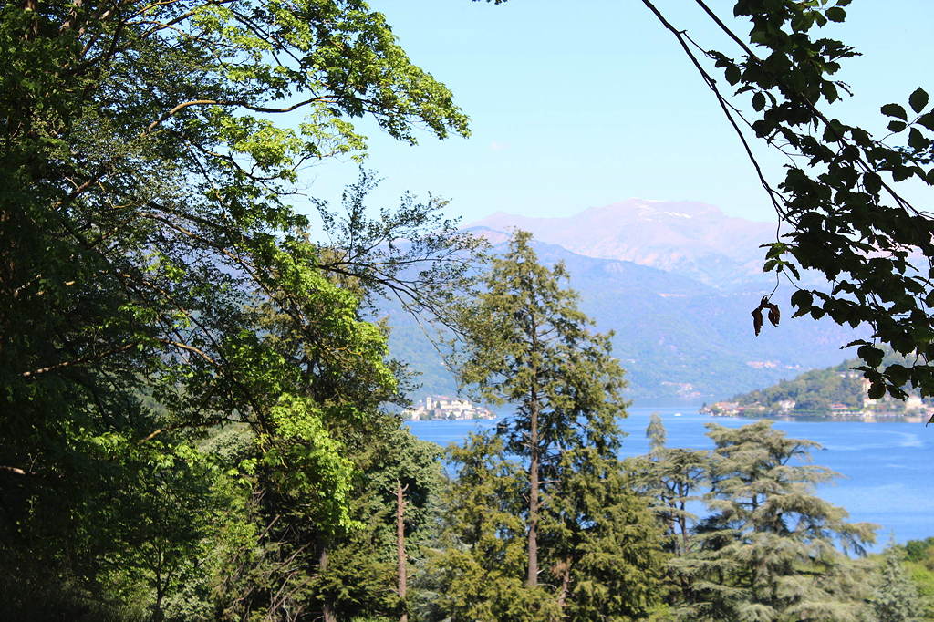 9 - Pella, Gozzano, Lago d’Orta – Appartamenti e villa con vista mozzafiato sul lago e sull’isola, spiaggia privata e posto barca. PELLA